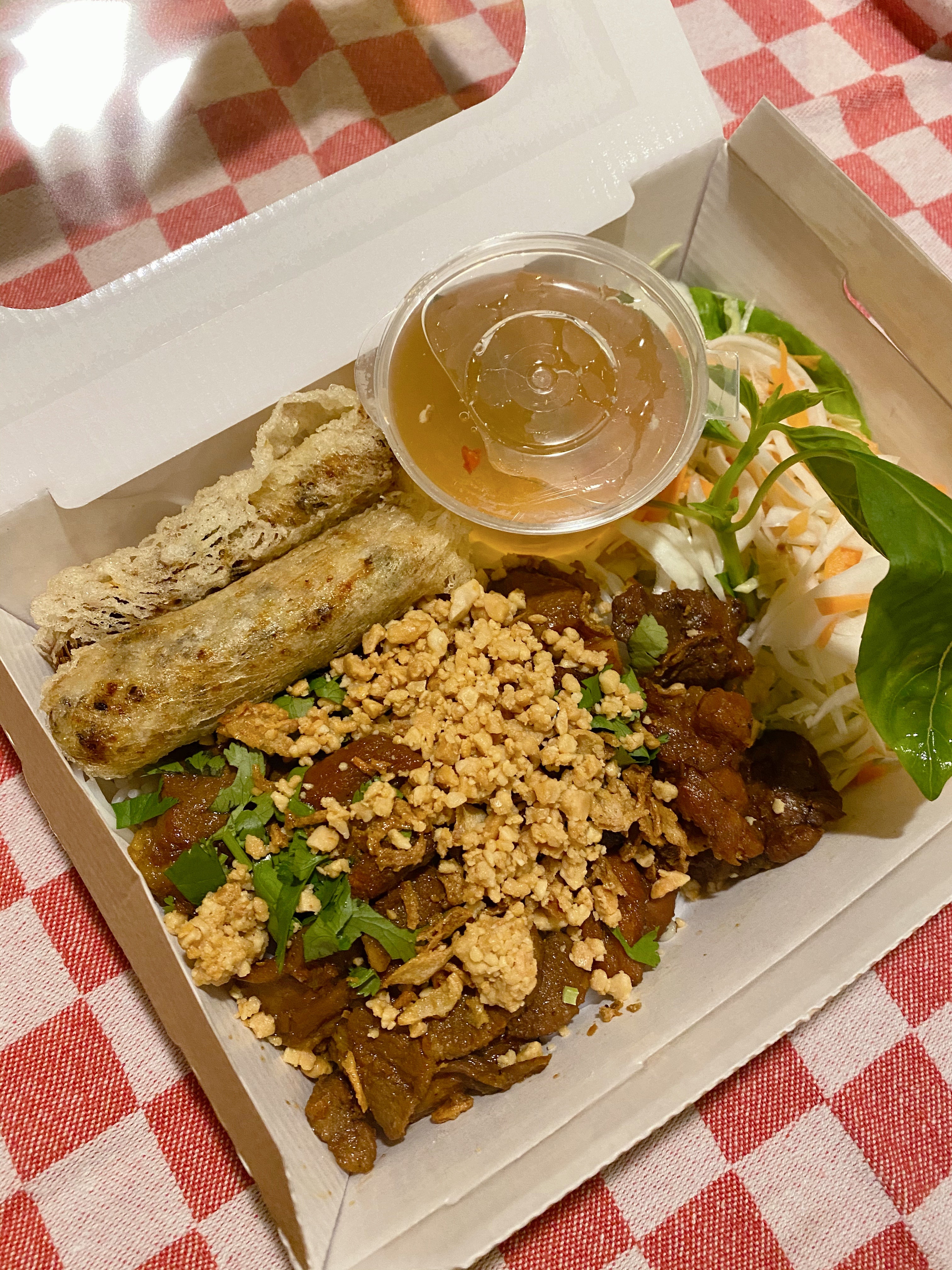 Grilled Pork & Spring Rolls (n)