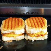 Cheese Grill Vada Paav 