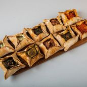 Assorted Pie Box Organic Dough 15 Pieces