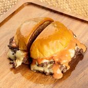 MOON WHITE CHEESE burger