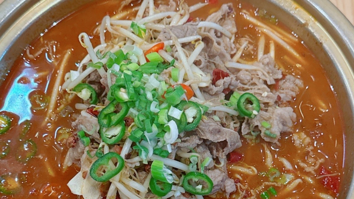 Sliced Beef in Hot and Spicy Soup 麻辣汤肥牛