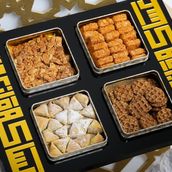 Nuqsat Alwatan Acrylic Tray With A Sweet From Your Choice