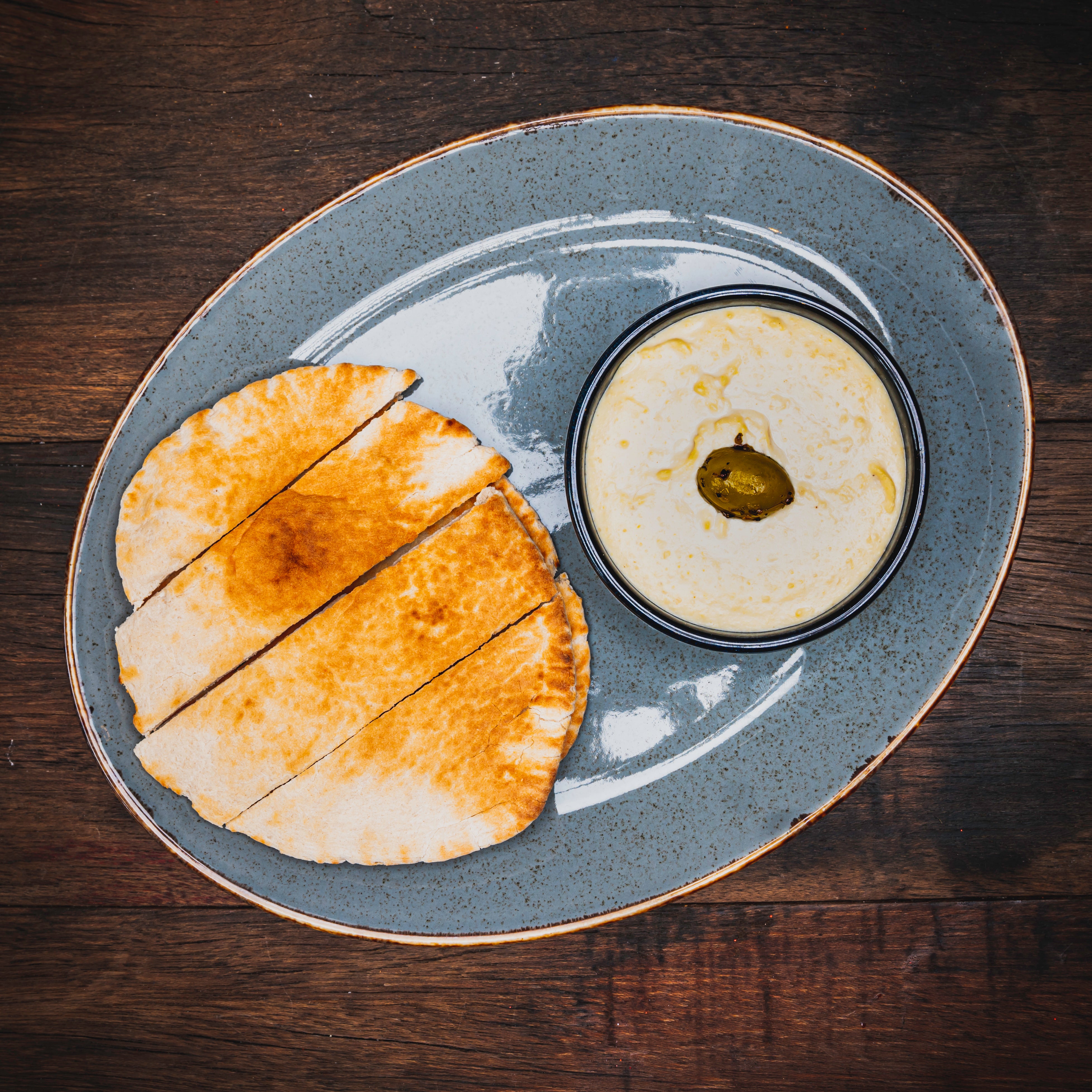 Hummus with Toasted Pitta