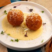 American Mac And Cheese Balls