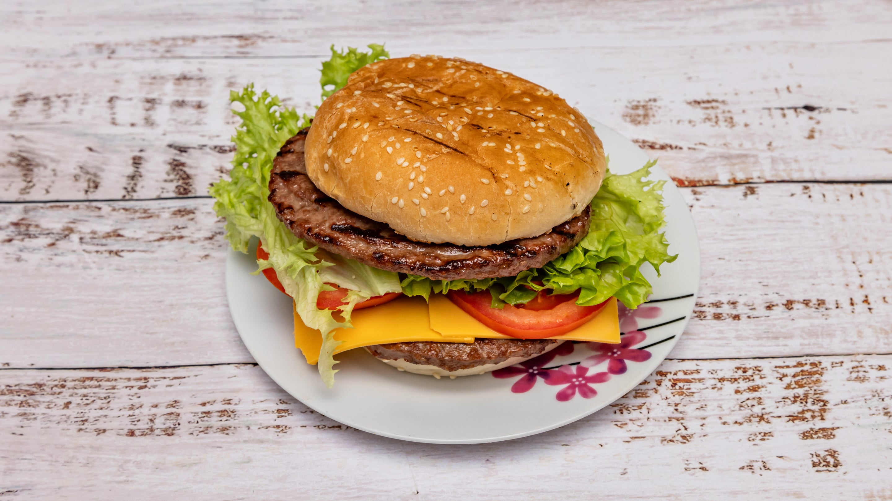 Half Pounder Cheeseburger