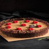 Caramel berry cake