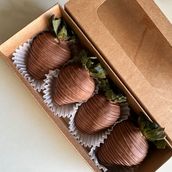 Strawberry With Milk Choclate 4 Pieces