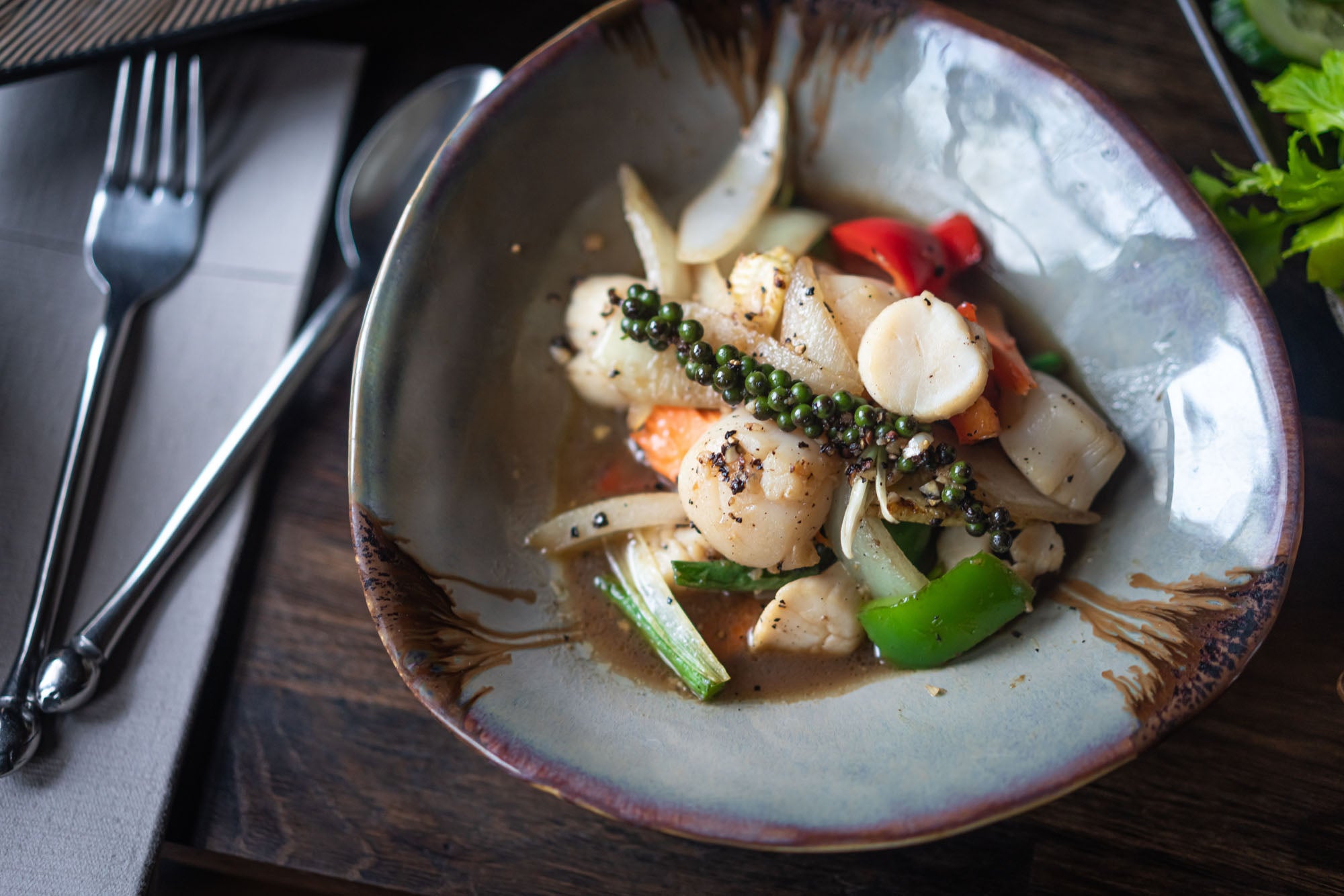 Scallop Pad Prig Thai Dum
