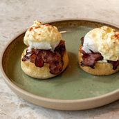 BEEF STRIP BENEDICT 