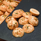 Dates With Pistachio Maamoul
