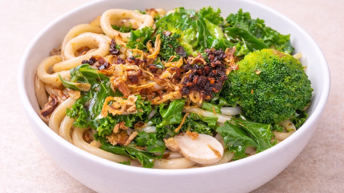 素菜葱油拌麵 Scallion oil Noddles w/ mixed vegetables