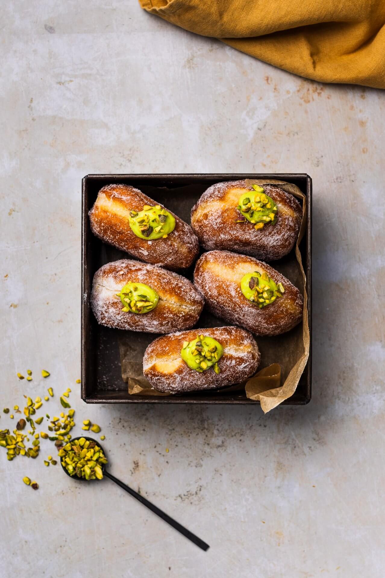 4x Pistachio Cream Doughnuts