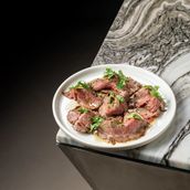 Roast beef with tomatoes