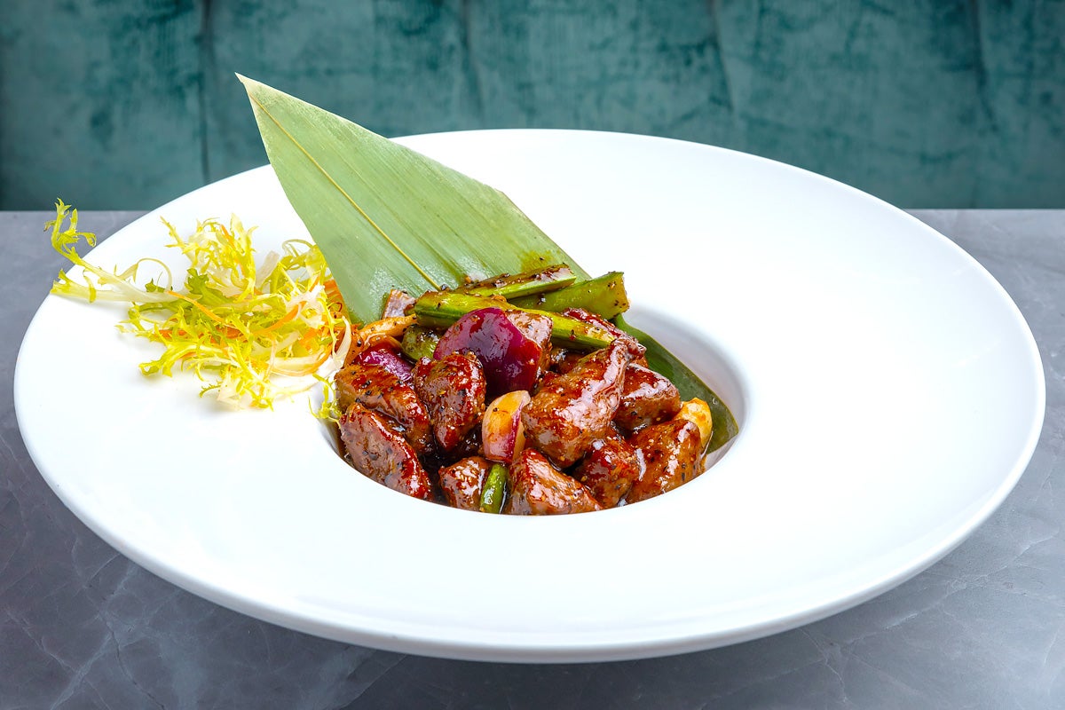Fresh Scottish beef fillet in red wine black pepper sauce 蒜香红酒黑椒苏格兰牛仔