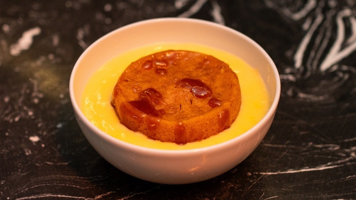 Sticky Toffee Pudding with Toffee Sauce