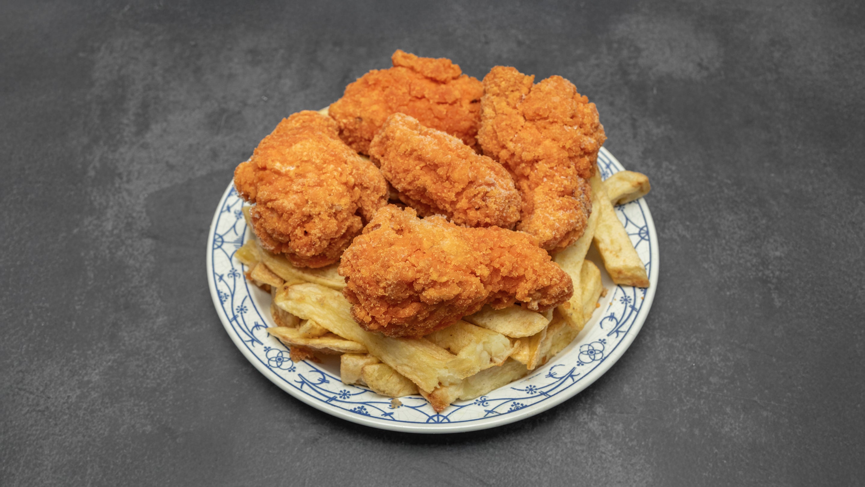 Chicken Wings 6 Pieces and Chips