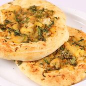Gobi Kulcha With Chole And Tamarind Chutney