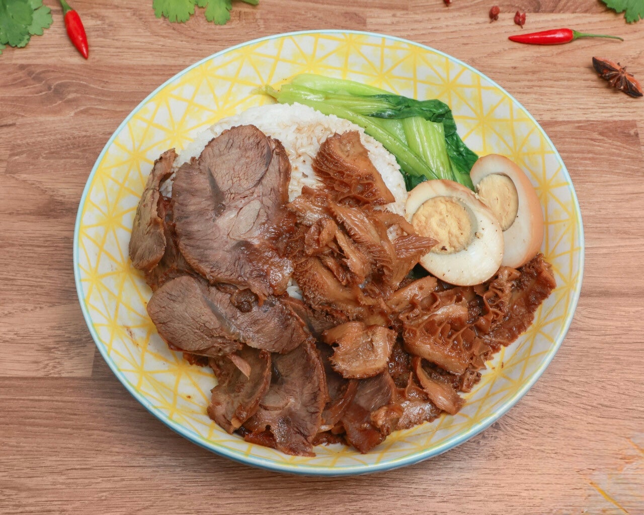 必吃榜首 ❤ 牛王双拼卤汁捞饭 -赠卤蛋蛋（薄切金钱肚 · 五香牛腱子 · 大块牛蹄筋）BRAISED BEEF & TRIPE SLICE OR SOFT TENDON ON RICE