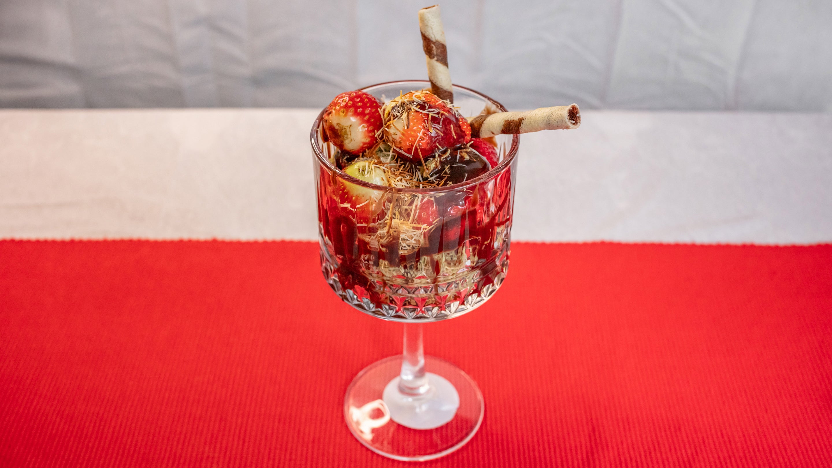 Dubai Strawberry Chocolate Cup