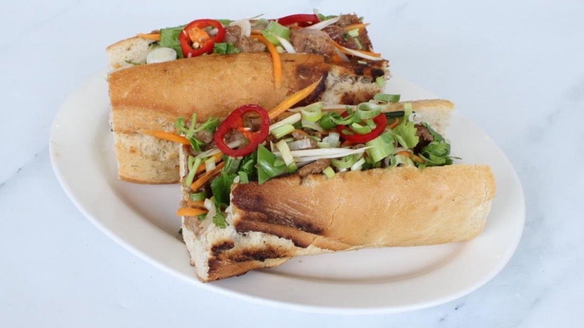 Grilled Lemongrass Chicken 香茅鸡排包
