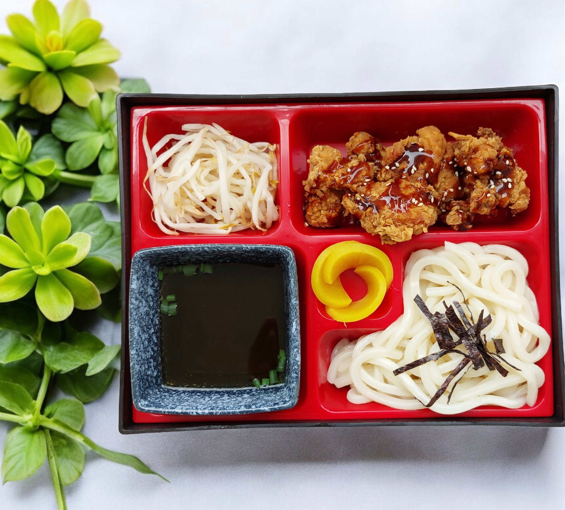 Teriyaki Crispy Chicken Cold Udon with Dipping Sauce 照燒炸雞讚岐冷烏冬