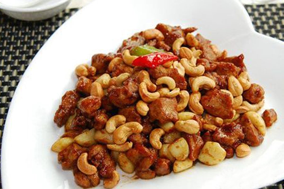 Beancurd With Cashew-nuts In Yellow Bean Sauce 酱爆腰果豆腐