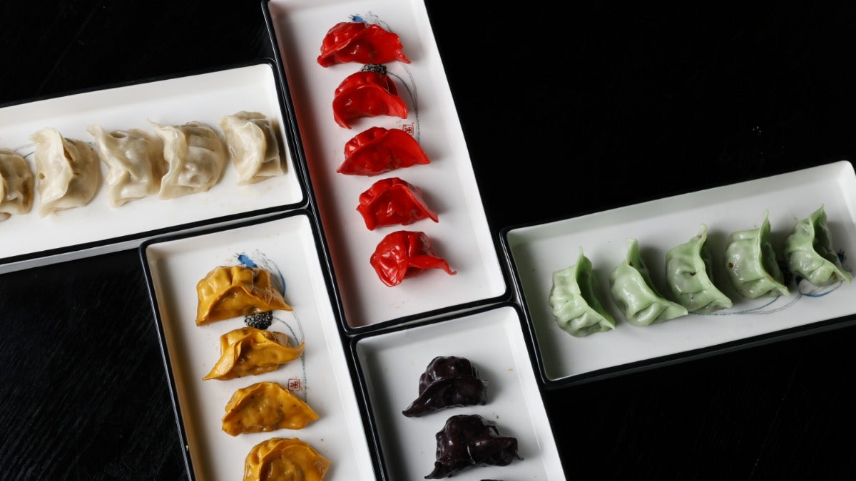 Pan-Fried Dumplings 锅贴煎饺832 (5 pieces £6.90)Mix and match