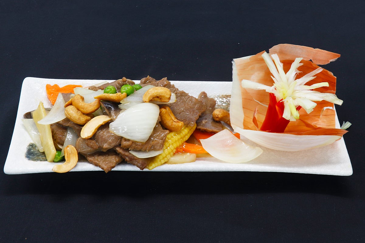 Fried Beef with Cashew Nuts  什水牛肉