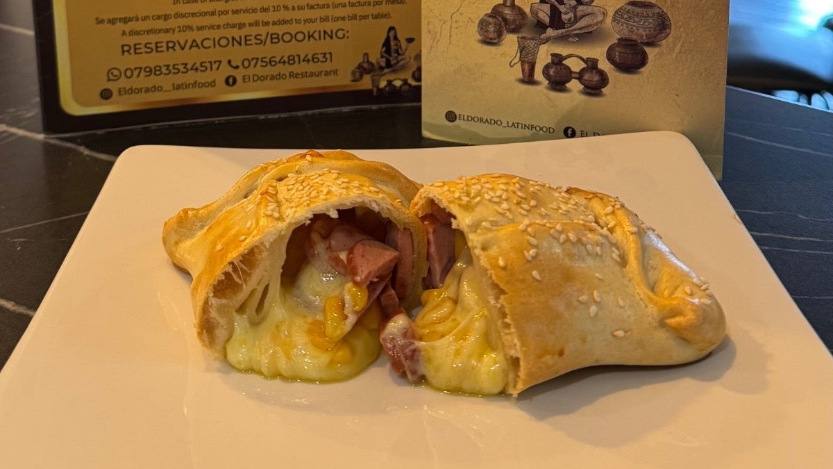 Panzerotti Salchicha y maiz