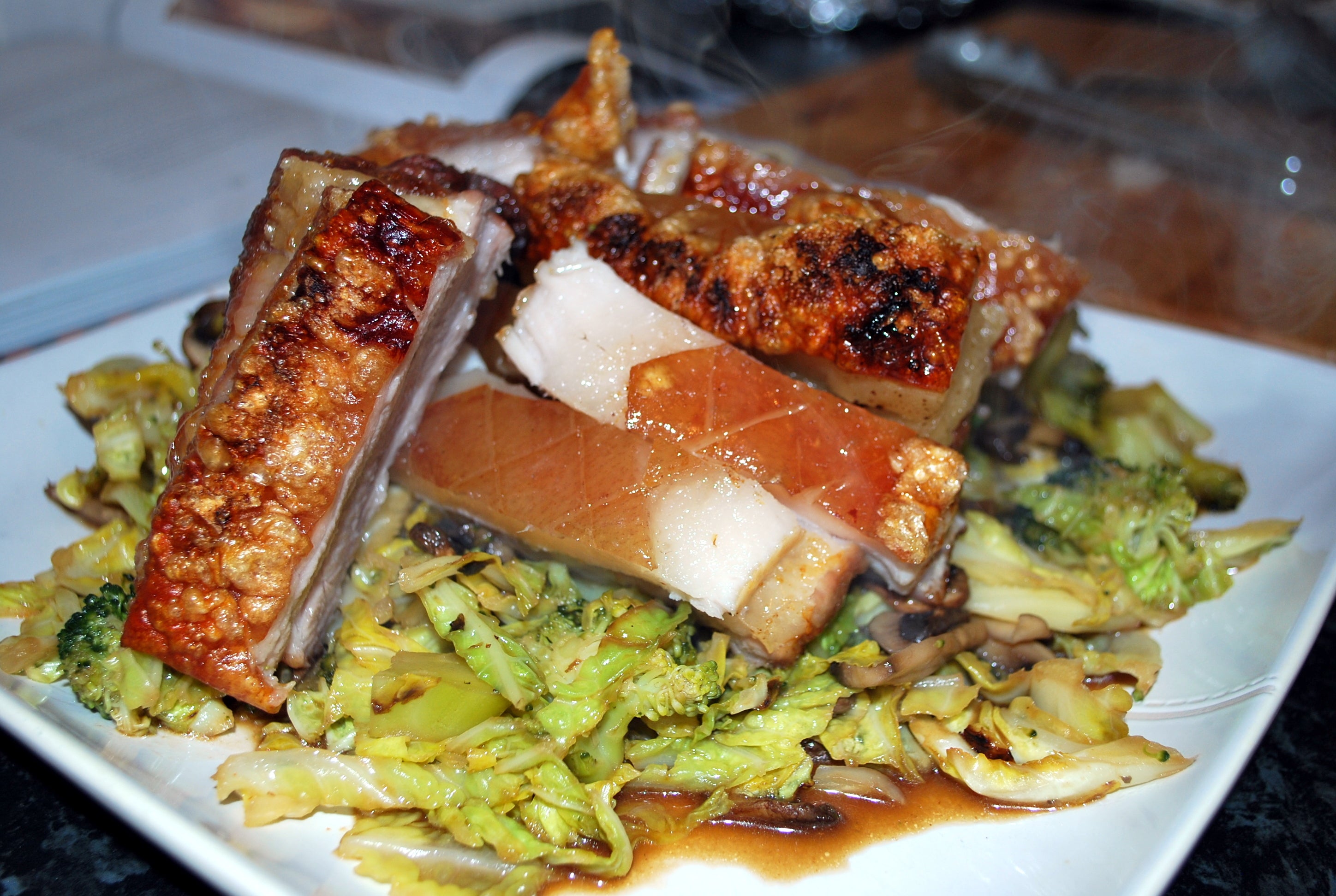 Cabbage with pork cracklings油渣手撕包菜