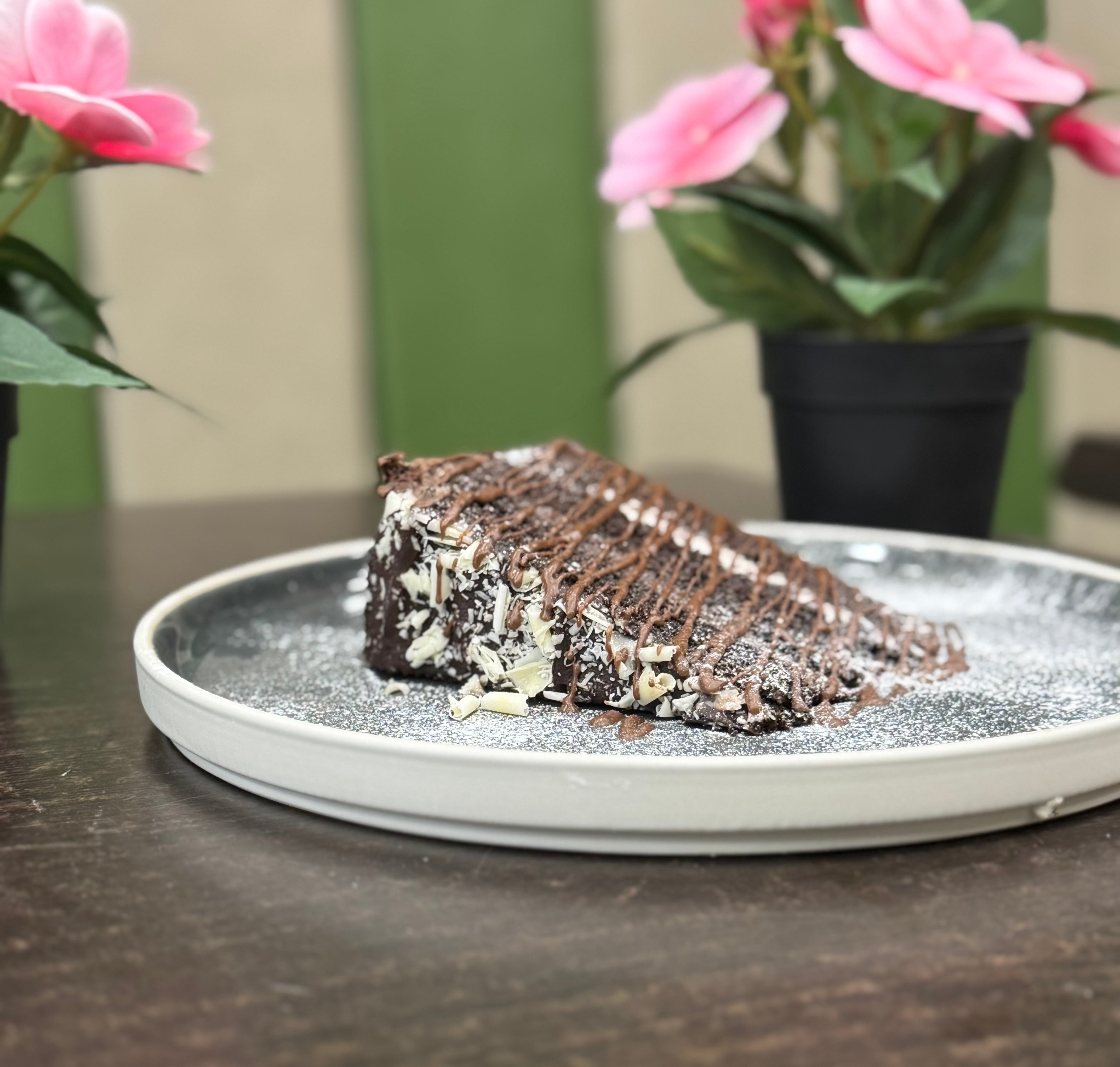 LUXURIOUS 4 LAYERS CHOCLATE FUDGE CAKE